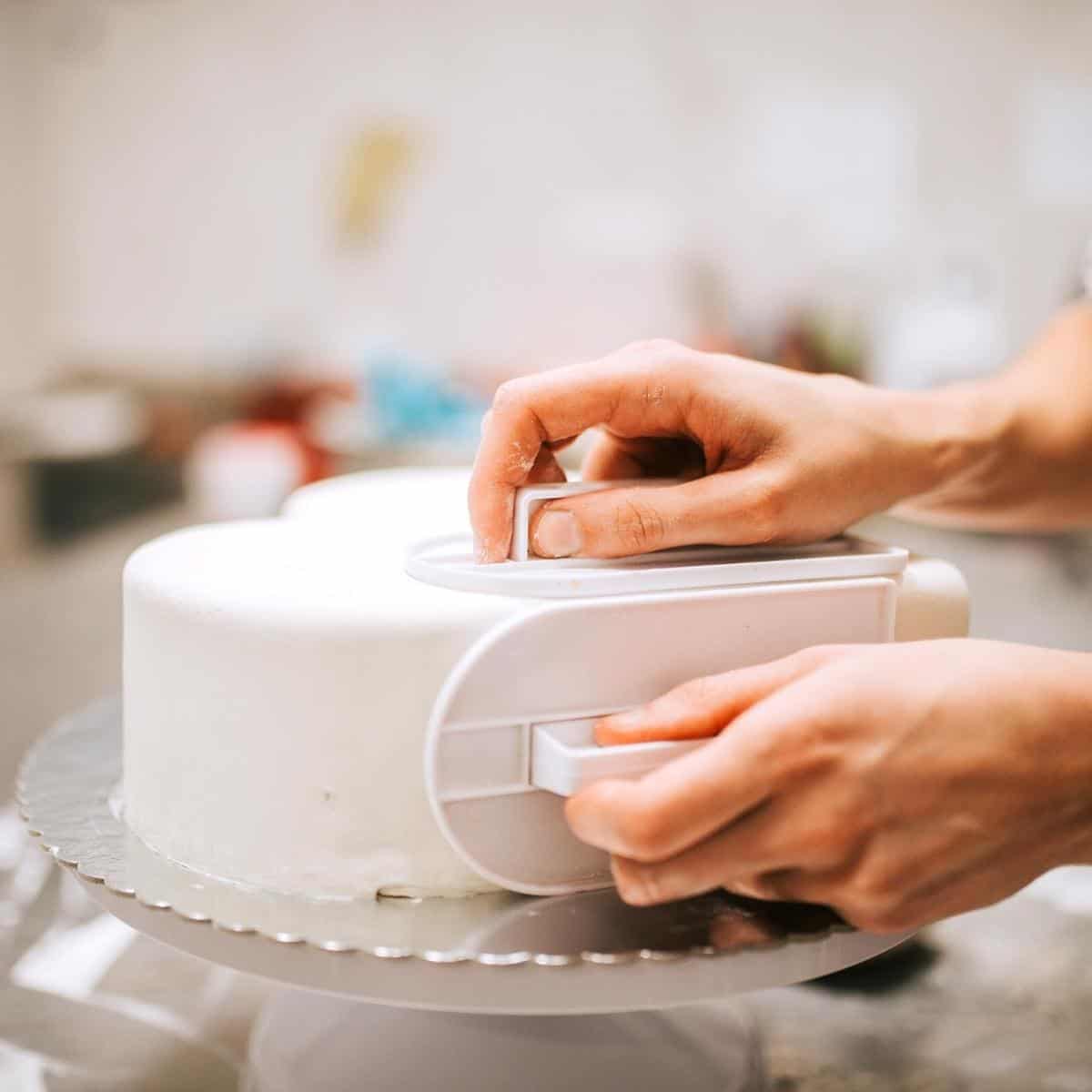 Tips For Making Your First Fondant Cake - I Scream for Buttercream