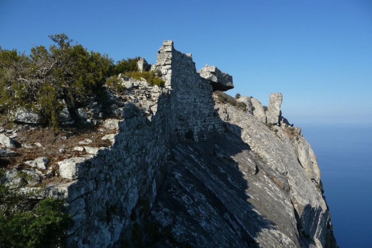 The fortress of Montecristo: an excellent lookout point to observe the movements of the ships