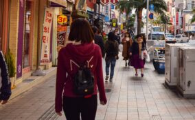 Sightseeing scenery that simply shows the weather and clothes in Okinawa in December1