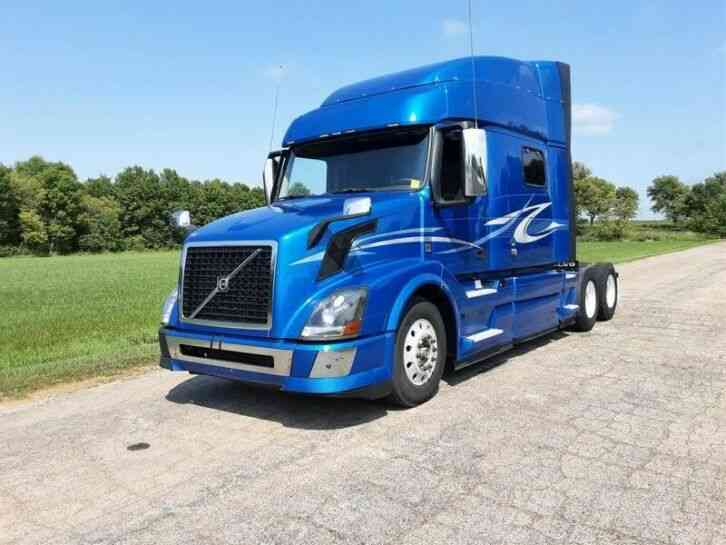 Volvo VNL 64T730 Semi Truck (2015)