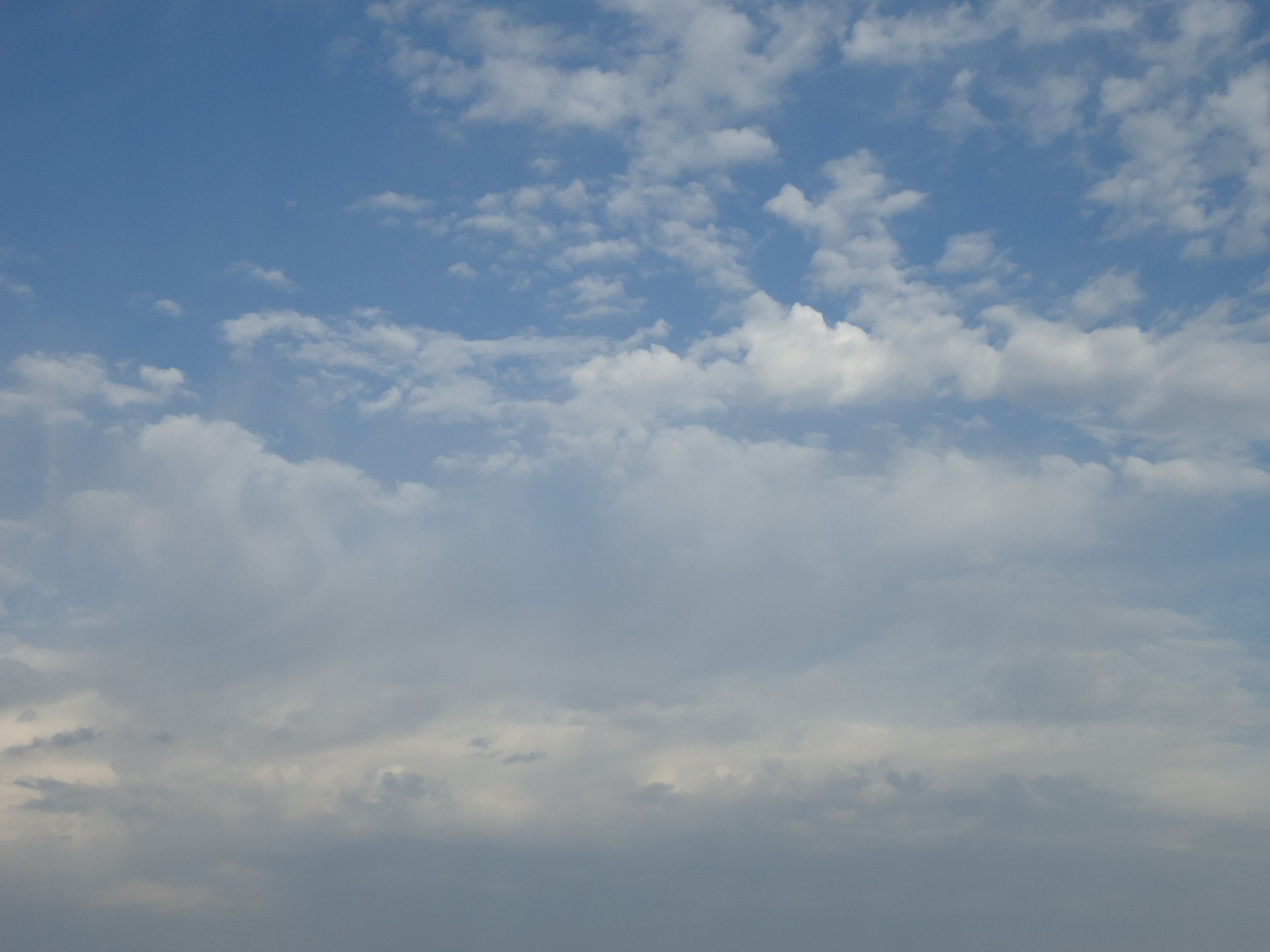 File:Gfp-cloud-patterns-in-partly-cloudy-sky.jpg - Wikimedia Commons