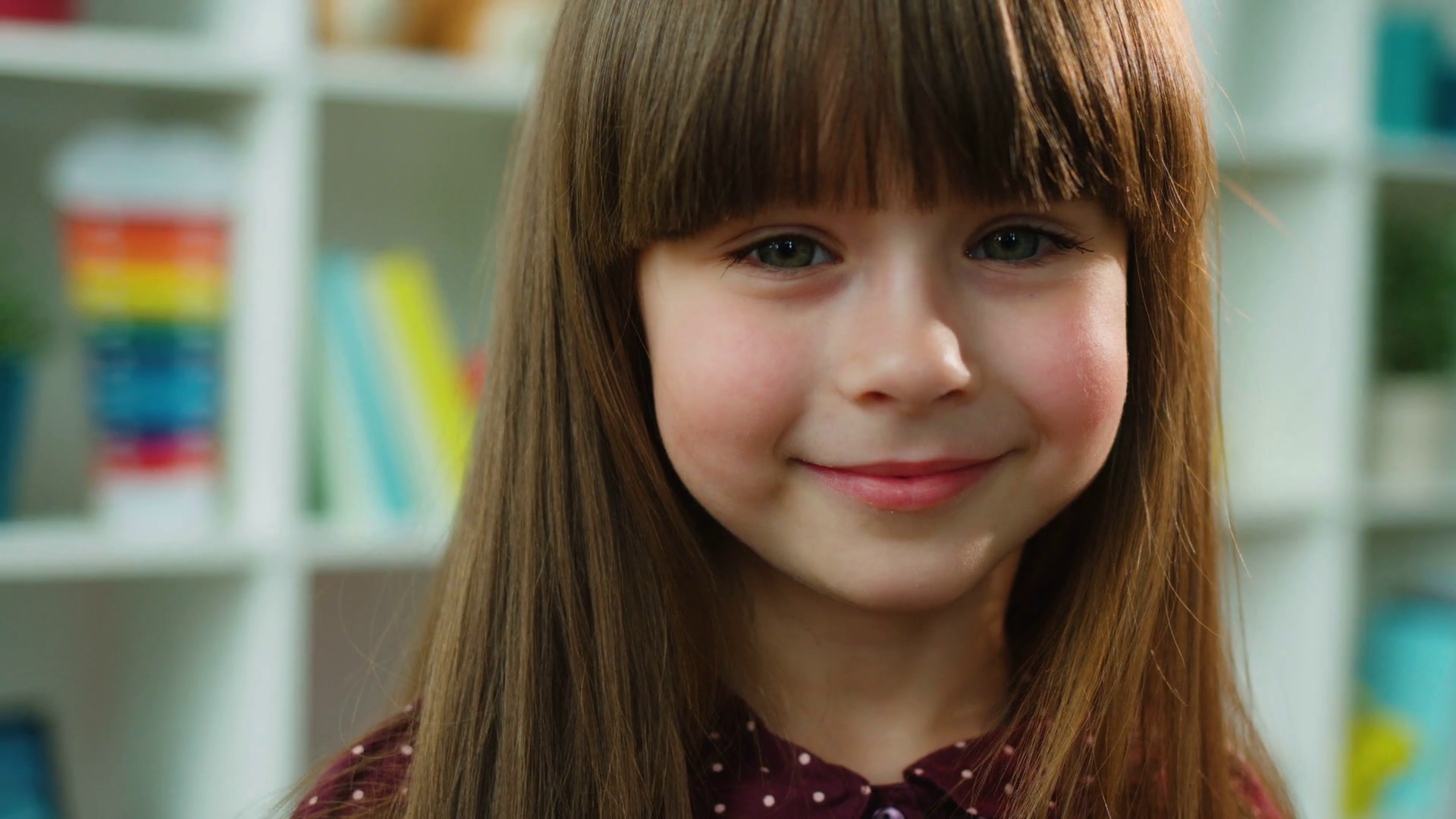 Face portrait of cute little girl looking at the camera and smiling ...