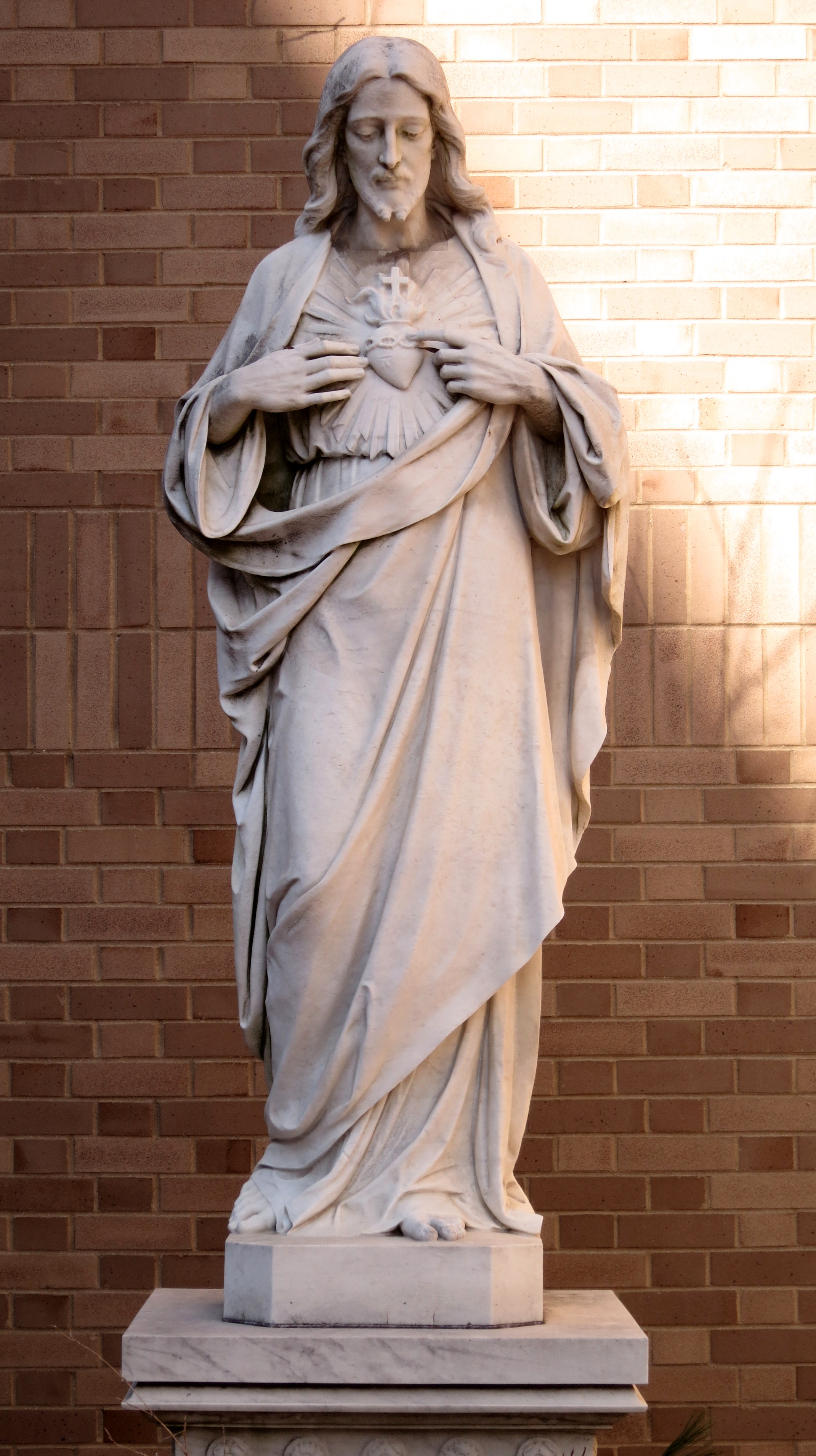 File:Holy Angels Catholic Church (Dayton, Ohio) - Sacred Heart of ...