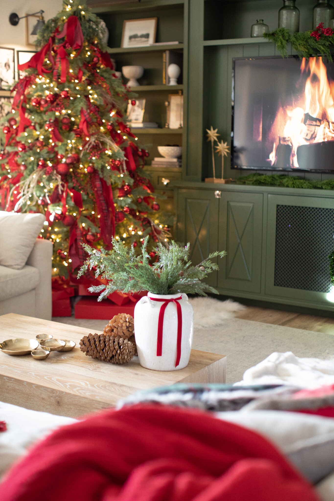 2021 Christmas Family Room Tour