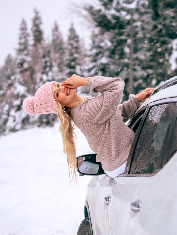 Looking for some ideas to help you create the winter instagram feed of your dreams? This guide on 22 creative winter photoshoot ideas is here to help! From poses to props, locations ideas, to using snow in fun ways and more. Click for the full list!