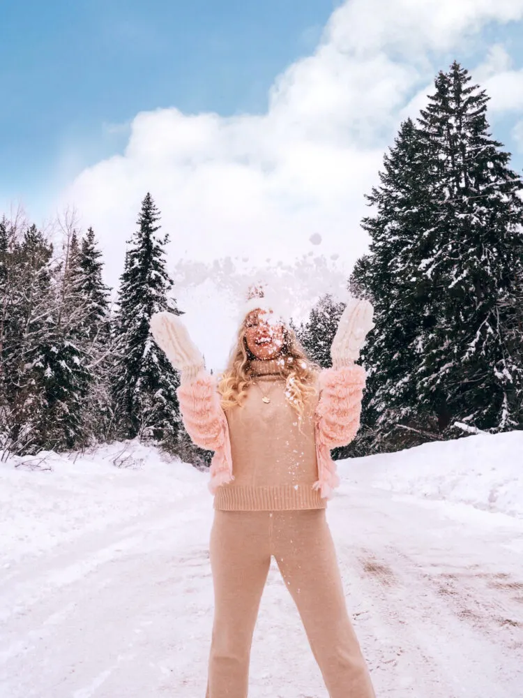 Looking for some ideas to help you create the winter instagram feed of your dreams? This guide on 22 creative winter photoshoot ideas is here to help! From poses to props, locations ideas, to using snow in fun ways and more. Click for the full list!