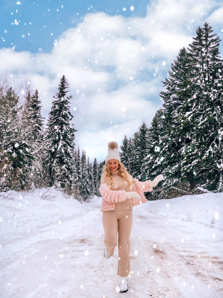 Looking for some ideas to help you create the winter instagram feed of your dreams? This guide on 22 creative winter photoshoot ideas is here to help! From poses to props, locations ideas, to using snow in fun ways and more. Click for the full list!