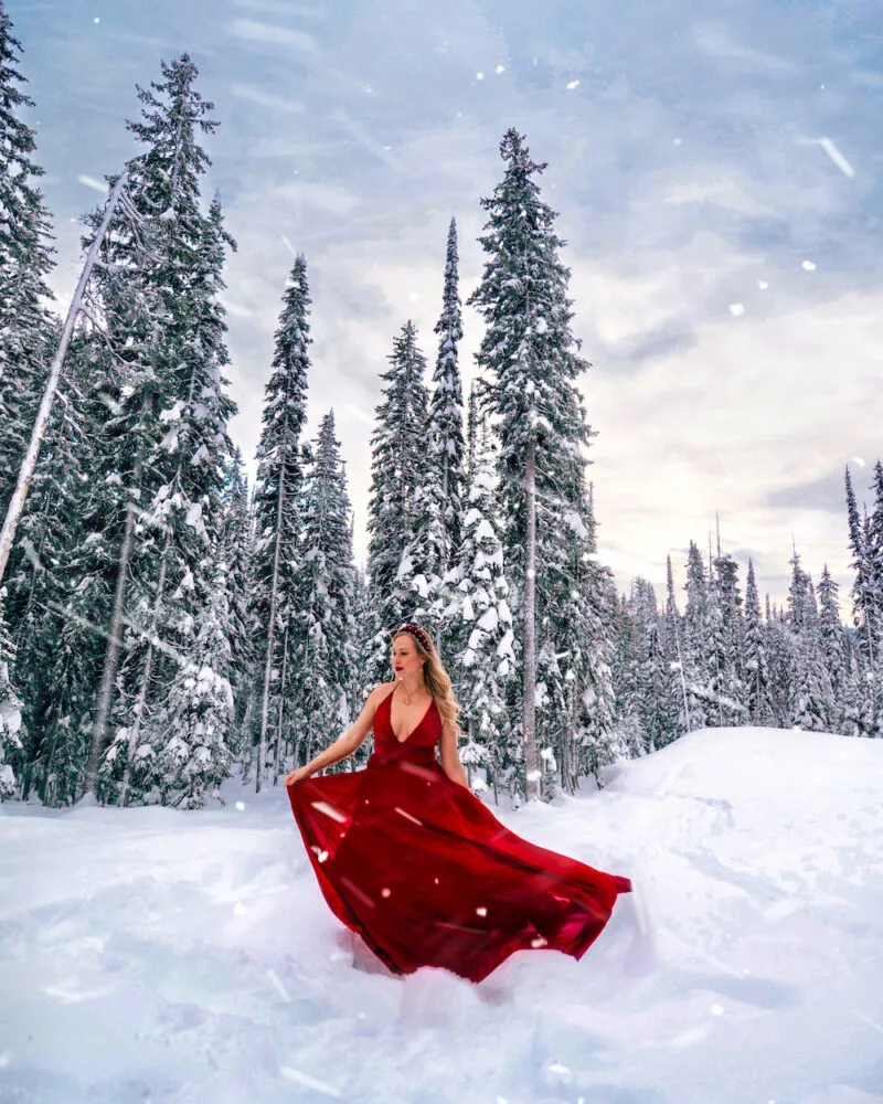 Looking for some ideas to help you create the winter instagram feed of your dreams? This guide on 22 creative winter photoshoot ideas is here to help! From poses to props, locations ideas, to using snow in fun ways and more. Click for the full list!