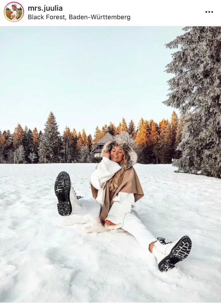 Looking for some ideas to help you create the winter instagram feed of your dreams? This guide on 22 creative winter photoshoot ideas is here to help! From poses to props, locations ideas, to using snow in fun ways and more. Click for the full list!