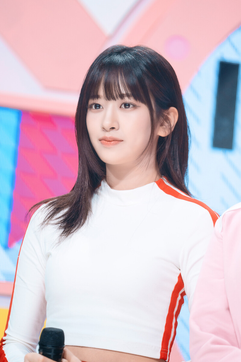 230416 IVE Yujin - 'I AM' & 'Kitsch' at Inkigayo documents 4