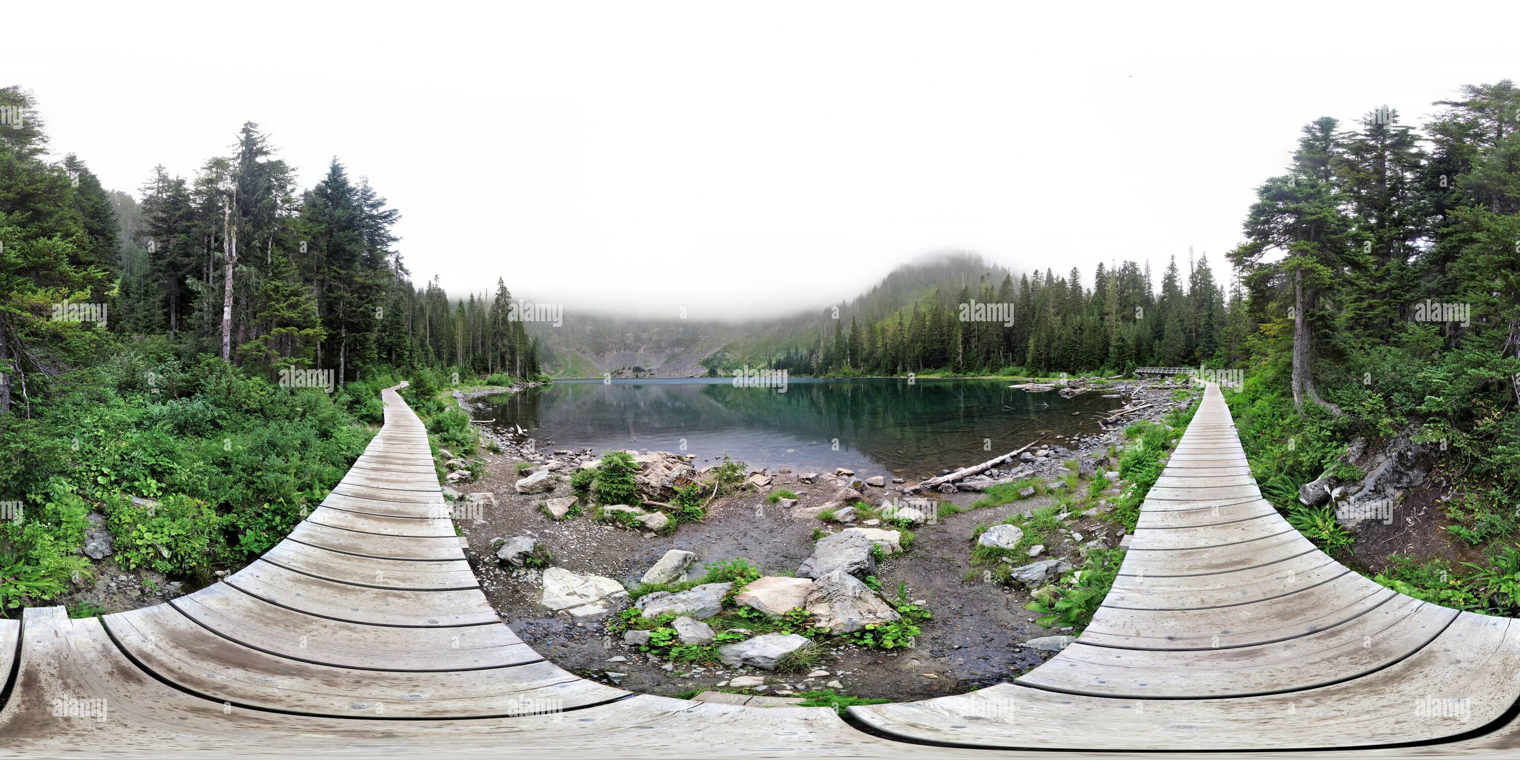 360 degree panoramic view of Lake Twentytwo