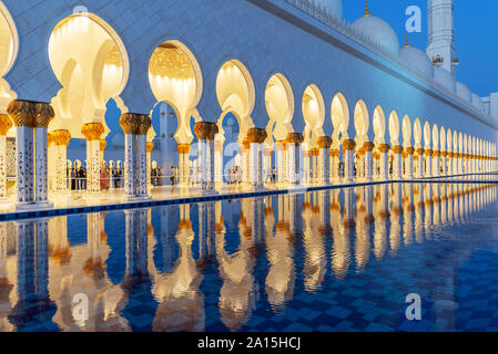 Sheikh Zayed Grand Mosque in Abu Dhabi near Dubai at night, United Arab EMirates Stock Photo