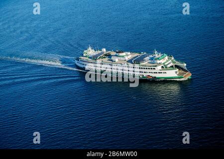 Aerial view of Bainbridge Island Ferry sailing in Lake Union, Seattle, Washington State, USA Stock Photo