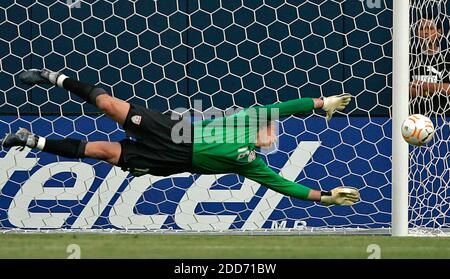 NO FILM, NO VIDEO, NO TV, NO DOCUMENTARY - USA's goalkeeper Kasey Keller deflects a ball away from the goal during first half action against in the semifinals of the Gold Cup in Chicago, IL, USA on June 21, 2007. USA defeated Canada 2-1. Photo by Charles Cherney/Chicago Tribune/MCT/Cameleon/ABACAPRESS.COM Stock Photo