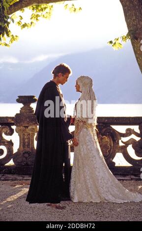 NO FILM, NO VIDEO, NO TV, NO DOCUMENTARY - Anakin Skywalker (Hayden Christensen) and Padme Amidala (Natalie Portman) wed in Star Wars Episode II : Attack of the Clones. Photo by KRT/ABACAPRESS.COM Stock Photo