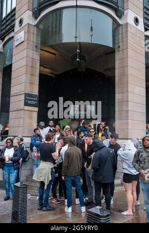 London rave scene came out in the masses to how they’ve been ignored by the government - large events can happen but the clubs & bars still cannot hap Stock Photo