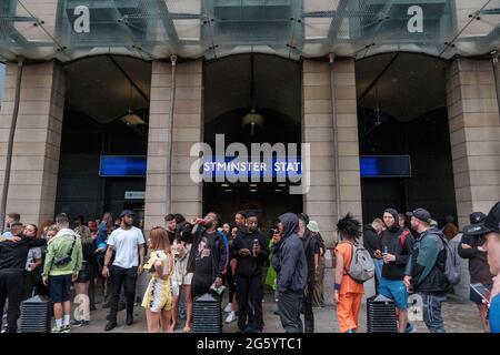 London rave scene came out in the masses to how they’ve been ignored by the government - large events can happen but the clubs & bars still cannot hap Stock Photo