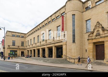 Sir Giles Gilbert Scott’s 1940s, Grade II listed, New Bodleian Library building, now known as the Weston Library, on Broad Street, Oxford, England, UK Stock Photo