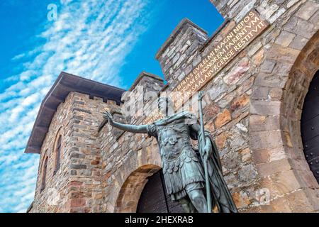 Statue of Antoninus Pius in front of the main gate of the Roman fort Saalburg near Frankfurt, Germany Stock Photo