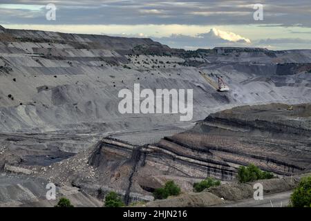 Massive dragline operating in the open cut coal mine Dawson Mine near Moura Queensland Australia Stock Photo