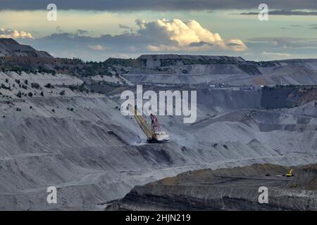 Massive dragline operating in the open cut coal mine Dawson Mine near Moura Queensland Australia Stock Photo