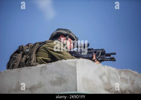 Nablus, Palestine. 26th Oct, 2022. An Israeli soldier seen aiming at an Israeli checkpoint in the city of Nablus in the occupied West Bank, during a visit by a diplomatic delegation from 17 countries that recognize Palestine. Residents of the city said that these checkpoints are closed for the seventeenth consecutive day by the Israeli army. (Photo by Nasser Ishtayeh/SOPA Images/Sipa USA) Credit: Sipa USA/Alamy Live News Stock Photo