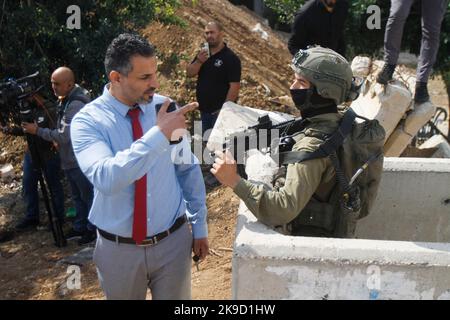 Nablus, Palestine. 26th Oct, 2022. A member from diplomatic who delegation consisting of 17 countries that recognize Palestine argues with an Israeli soldier while guarding at an Israeli checkpoint erected at the entrances to the West Bank city of Nablus to learn about the suffering of the Palestinian people at these checkpoints. Residents of the city said that these checkpoints are closed for the seventeenth consecutive day by the Israeli army. Credit: SOPA Images Limited/Alamy Live News Stock Photo