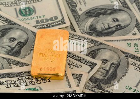 bullion bar on 100 Dollar bills Stock Photo