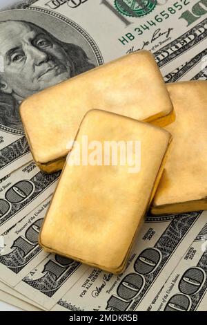 bullion bars on 100 Dollar bills Stock Photo