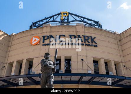 The Honus Wagner statue outside of PNC Park where the Pittsburgh Pirates play baseball in Pittsburgh, Pennsylvania, USA Stock Photo