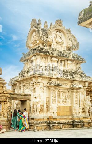 Kailasanathar ancient temple entrance decorated with idol statues decoration, Kanchipuram, Tondaimandalam region, Tamil Nadu, South India Stock Photo