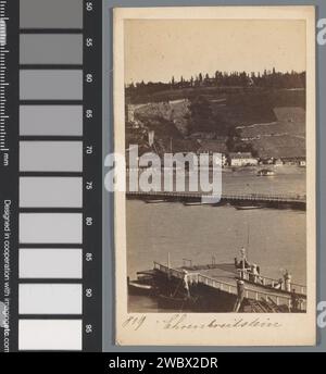 View of the boat bridge over the Rhine near Koblenz and Slot Ehrenbreitstein, Adolphe Braun & Cie., 1857 - 1875 Photograph. visit card  Koblenz paper. cardboard albumen print landscape with tower or castle. pontoon bridge Fort Ehrenbreitstein Stock Photo