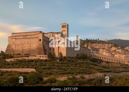 The majestic Cathedral of San Rufino stands tall in the heart of Assisi, Italy, overlooking the charming medieval town and the picturesque Umbrian cou Stock Photo