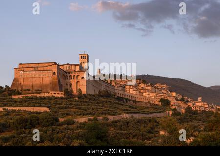 The majestic Cathedral of San Rufino stands tall in the heart of Assisi, Italy, overlooking the charming medieval town and the picturesque Umbrian cou Stock Photo