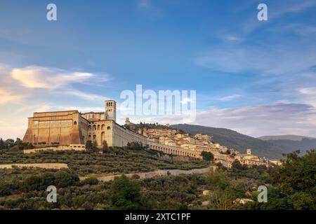 The majestic Cathedral of San Rufino stands tall in the heart of Assisi, Italy, overlooking the charming medieval town and the picturesque Umbrian cou Stock Photo