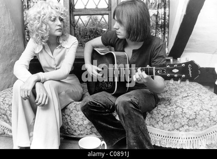 SMALL FACES Steve Marriott at his Essex home with model Jenny Rylands in 1968. Jenny is wearing an Ozzy Clarke dress Stock Photo