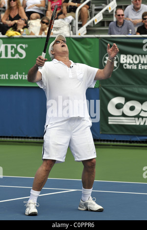 Chevy Chase  The 19th Annual Chris Evert/Raymod James Pro-Celebrity Tennis Classic at the Delray Tennis Center - On Court Stock Photo