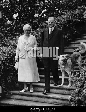 First lady Lou Henry Hoover, President Herbert Hoover, and their norwegian elkhound, in the garden of the White House, June 15, Stock Photo