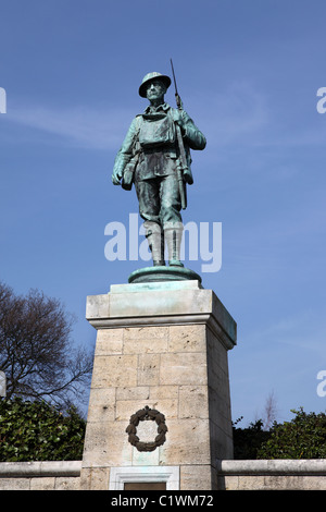 Statue of a Soldier in Evesham Gardens Worcestershire England UK World War One World War Two Stock Photo