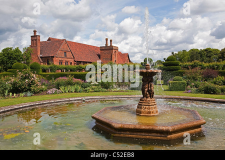 Fountain and Old Palace at Hatfield House Stock Photo