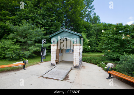 Androscoggin Ranger Station Lincoln Woods parking area along Kancamagus scenic byway highway 112, White Mountain National Forest Stock Photo