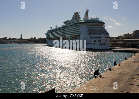 Royal Caribbean International Cruise Line 'Independence of the Seas' at late afternoon on berth in the Port of Palma de Mallorca Stock Photo