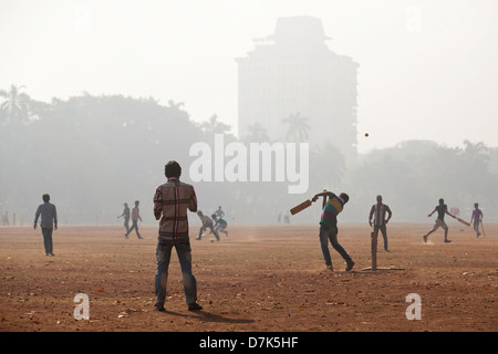 Boys playing cricket at the Oval Maidan in Mumbai, India Stock Photo