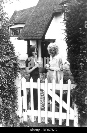 SMALL FACES Steve Marriott with wife Jenny Rylance at their Moreton, Essex, house Beehive Cottage in 1968. Photo Tony Gale Stock Photo