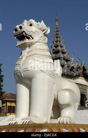 Chinthei at the entrance to Mandalay Hill Stock Photo