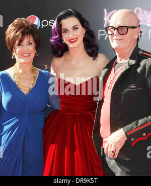 Katy Perry with parents, Keith and Mary Hudson Los Angeles premiere of 'Katy Perry : Part of Me' held at The Grauman's Chinese Theatre - Arrivals  Los Angeles, California - 26.06.12 Stock Photo