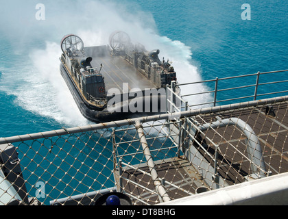 A landing craft air cushion approaches the well deck of USS Bonhomme Richard. Stock Photo