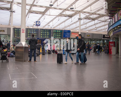 The main concourse of Manchester Piccadilly train station Stock Photo