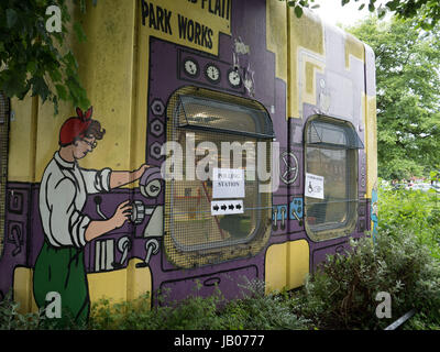 Manchester, UK. 8th June, 2017. The polling station at Newton Heath Library, in Manchester for the Manchester Central seat held by Labour MP Lucy Powell on Thursday 8th June 2017 for the snap general election accounced by Theresa May Credit: Chris Rogers/Alamy Live News Stock Photo