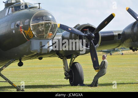 B 17 Flying Fortress Sally B Memphis Bell engine close up engineer turning prop. Stock Photo